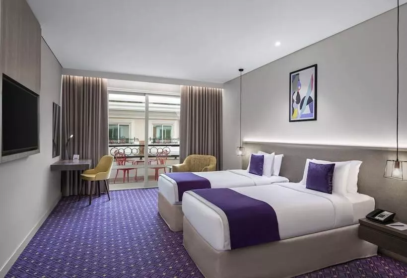 Leva Hotel And Suites, Opposite Downtown