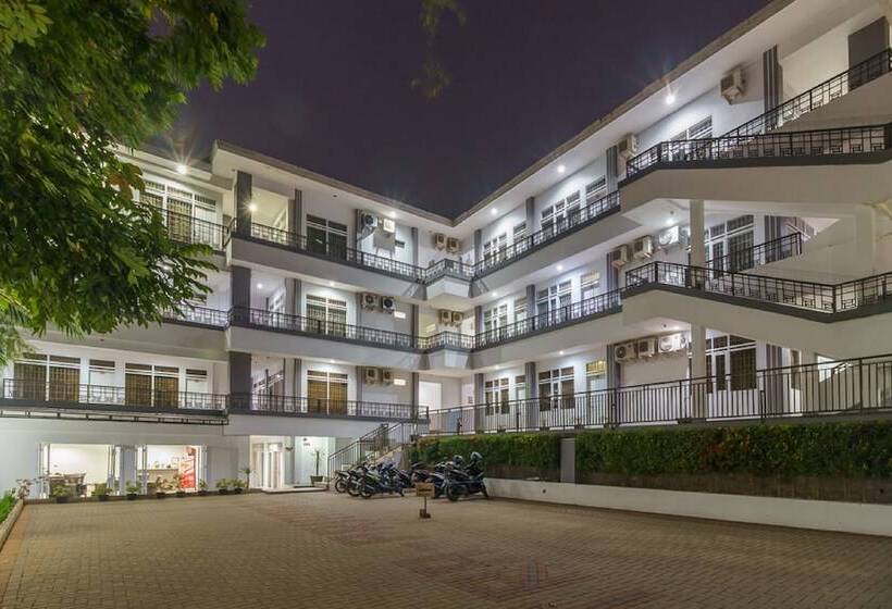 בית מלון כפרי Reddoorz Plus Near Sukajadi 2