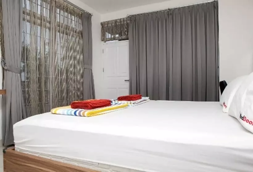 ホテル Reddoorz Plus Near Sukajadi 2