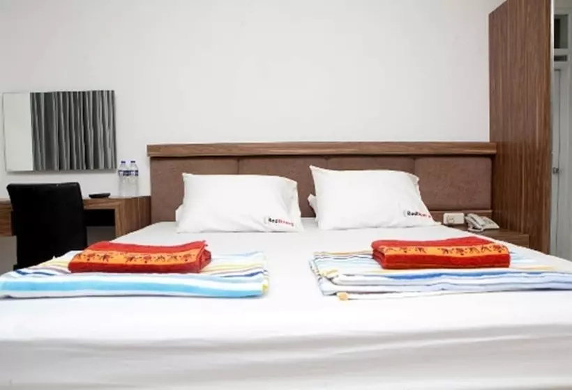 ホテル Reddoorz Plus Near Sukajadi 2