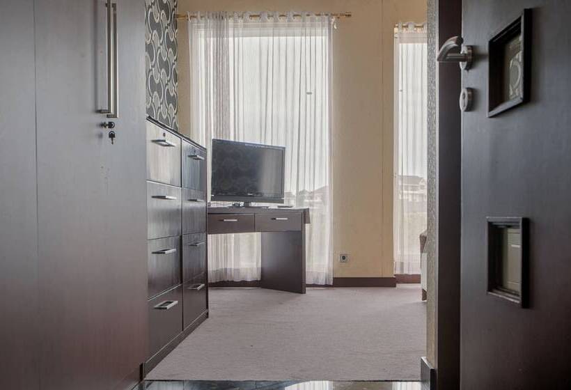 בית מלון כפרי Reddoorz Plus Near Sukajadi 2