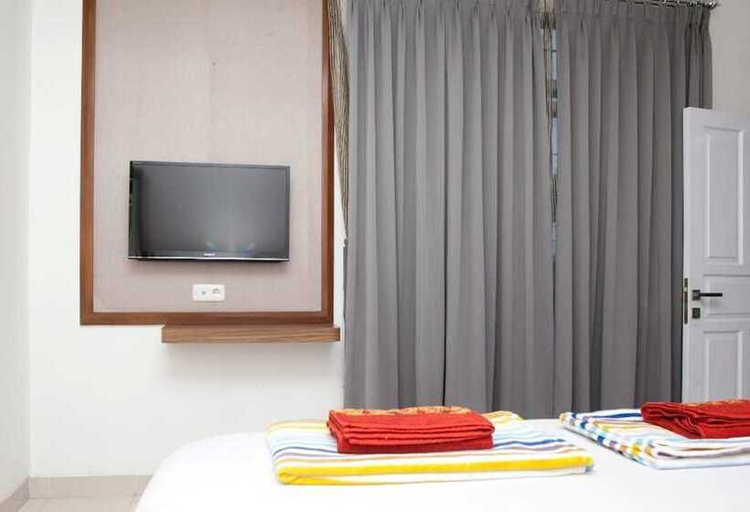 בית מלון כפרי Reddoorz Plus Near Sukajadi 2