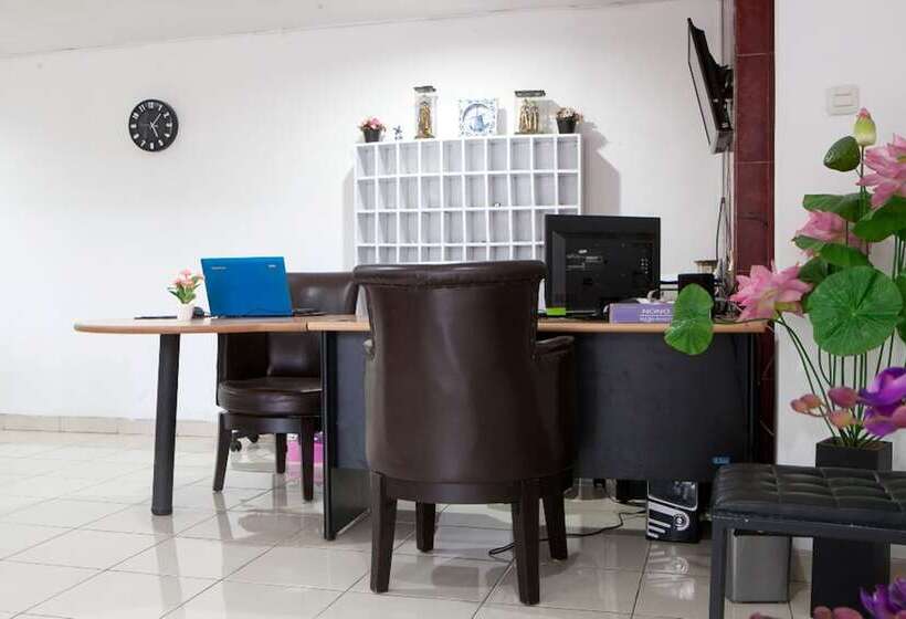 בית מלון כפרי Reddoorz Plus Near Sukajadi 2