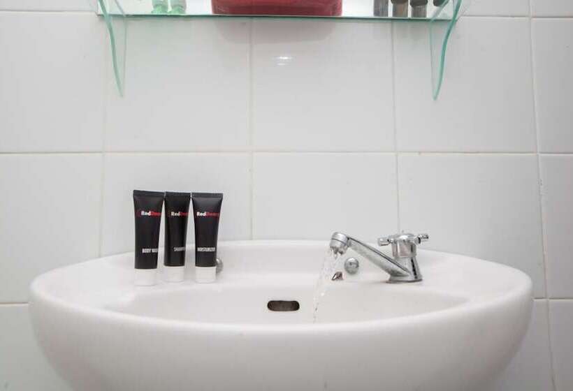 בית מלון כפרי Reddoorz Plus Near Sukajadi 2