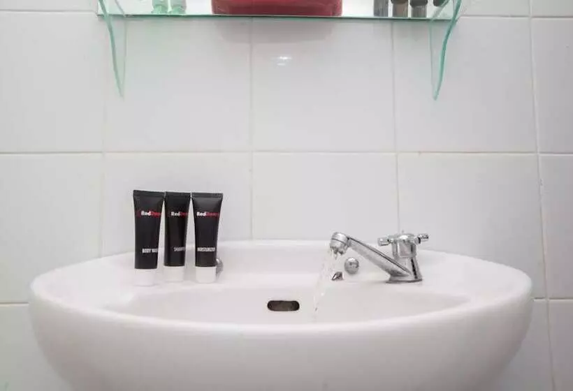 ホテル Reddoorz Plus Near Sukajadi 2