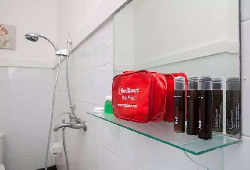 ホテル Reddoorz Plus Near Sukajadi 2