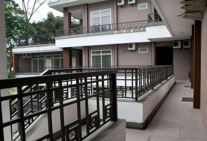 בית מלון כפרי Reddoorz Plus Near Sukajadi 2