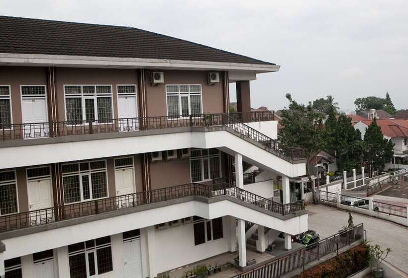 בית מלון כפרי Reddoorz Plus Near Sukajadi 2