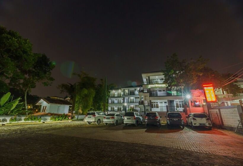 בית מלון כפרי Reddoorz Plus Near Sukajadi 2