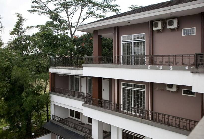 בית מלון כפרי Reddoorz Plus Near Sukajadi 2