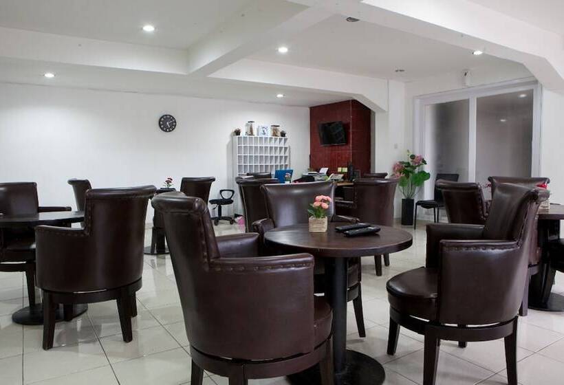 בית מלון כפרי Reddoorz Plus Near Sukajadi 2