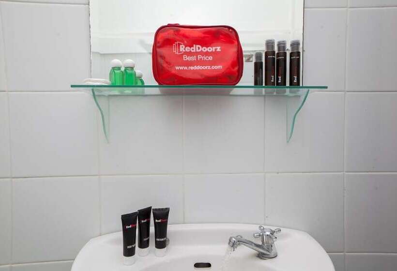 בית מלון כפרי Reddoorz Plus Near Sukajadi 2