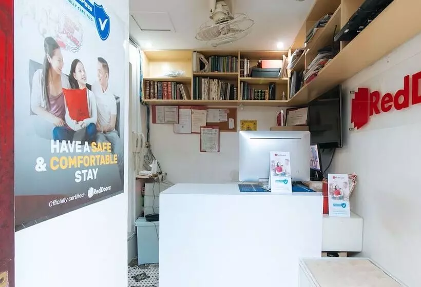 Hotelli Reddoorz Plus @ Ruby Las Pinas Weekly Stay