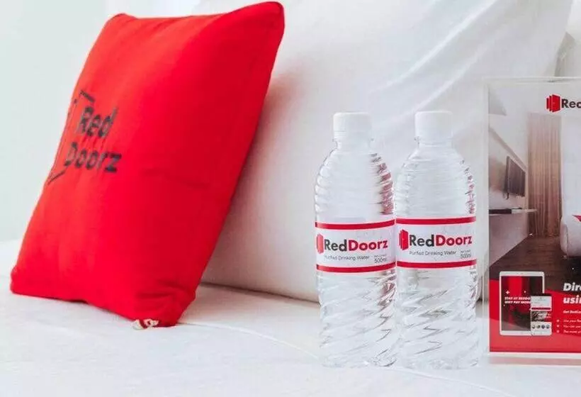 Hotelli Reddoorz Plus @ Ruby Las Pinas Weekly Stay