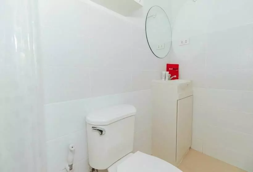 Hotelli Reddoorz Plus @ Ruby Las Pinas Weekly Stay