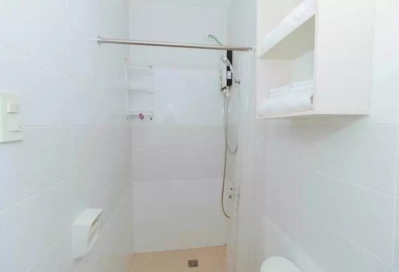Hotelli Reddoorz Plus @ Ruby Las Pinas Weekly Stay
