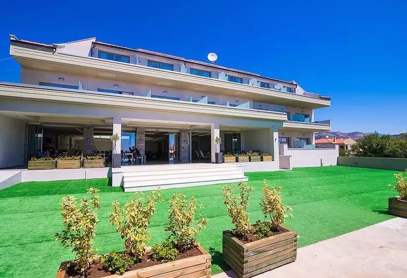 Hotelli The Dome Luxury