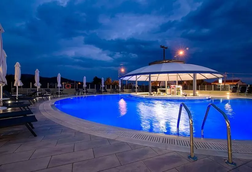 Hotelli The Dome Luxury