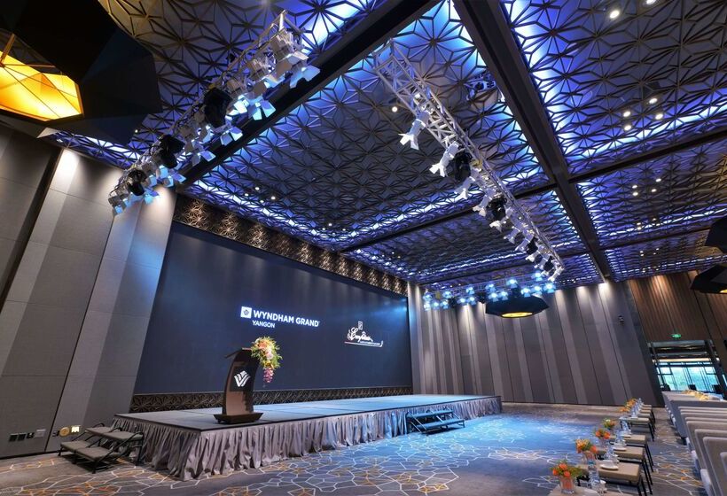 هتل Wyndham Grand Yangon