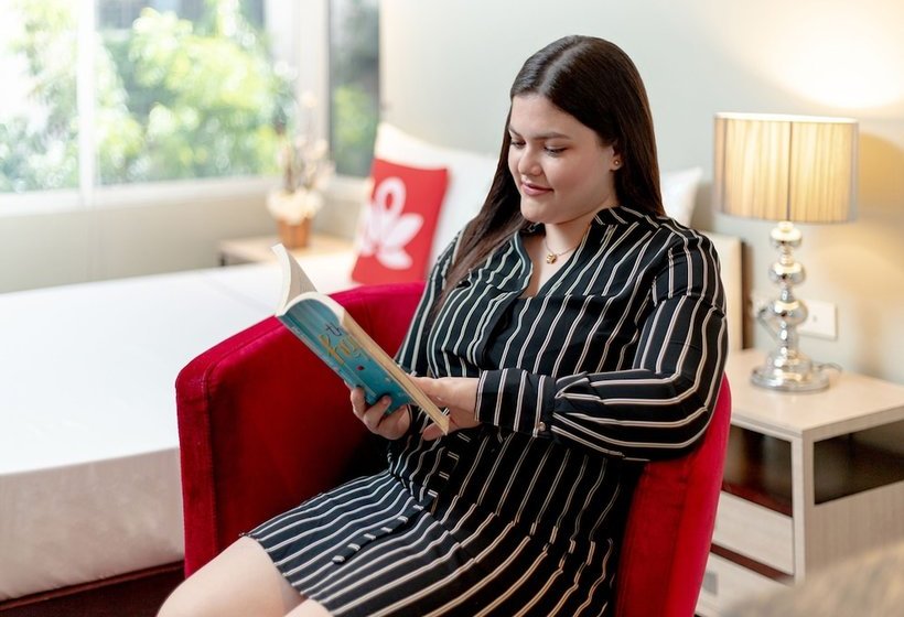 Hotel Zen Premium Near Rockwell Makati