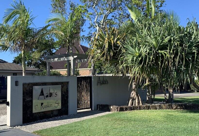 Pensão Aabi's At Byron