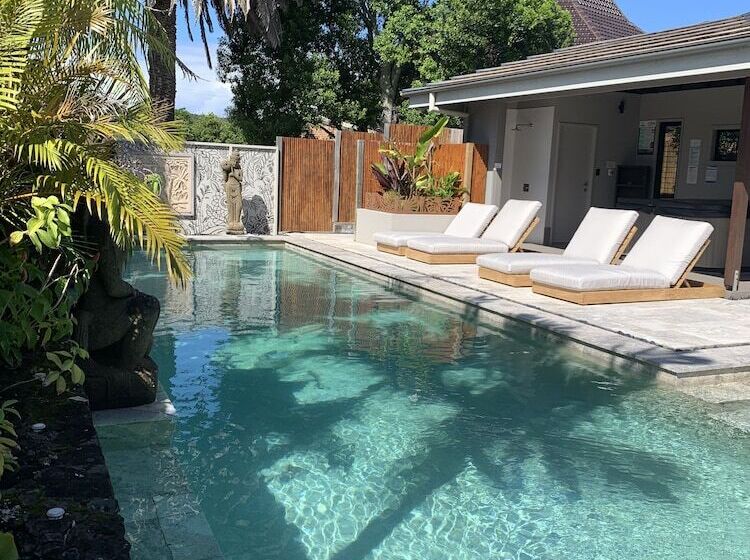 Pensão Aabi's At Byron