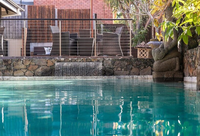 Pensão Aabi's At Byron