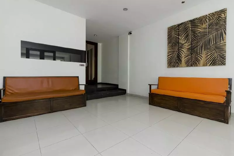 Majatalo Reddoorz Plus @ Pasar Baru