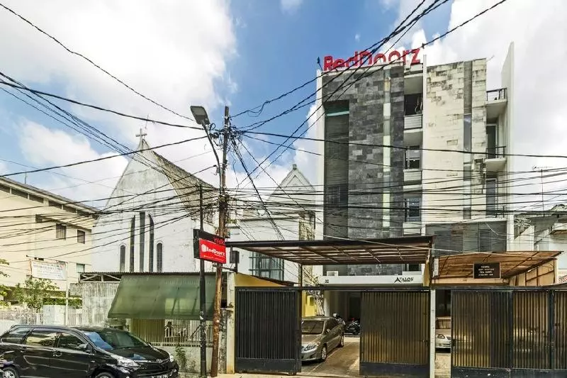 Majatalo Reddoorz Plus @ Pasar Baru