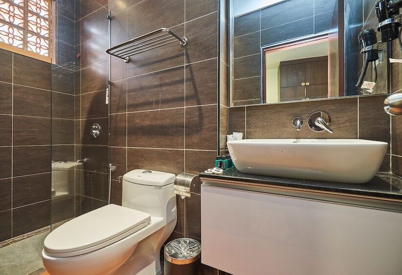 The Platinum Hotel & Suites