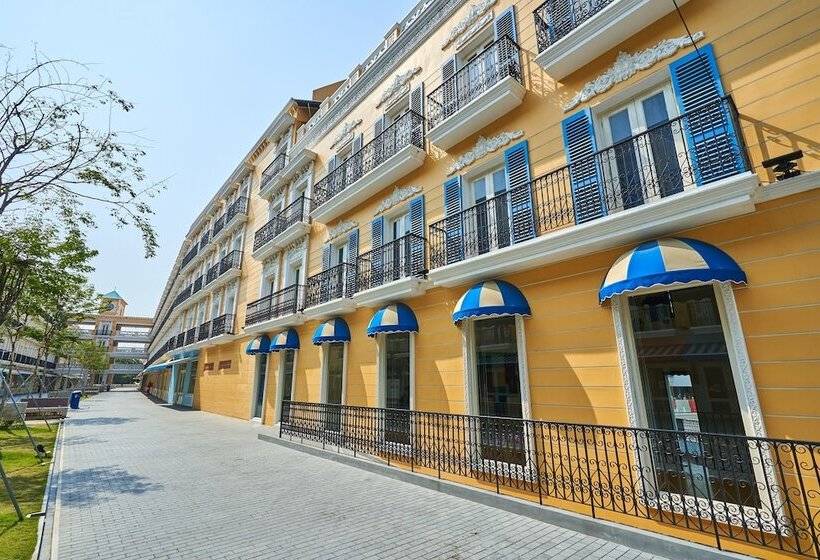 The Platinum Hotel & Suites