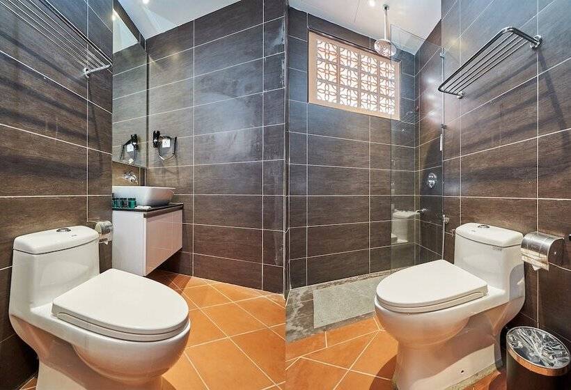 The Platinum Hotel & Suites