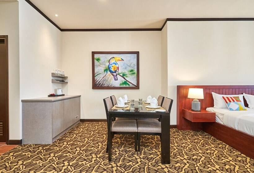 The Platinum Hotel & Suites