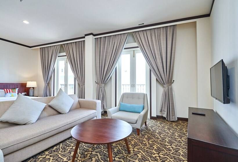 The Platinum Hotel & Suites