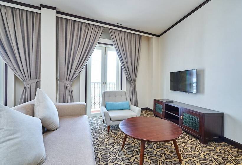 The Platinum Hotel & Suites