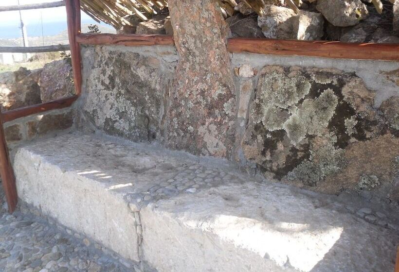 فندق فئة نجمة واحدة Agriturismo Irghitula