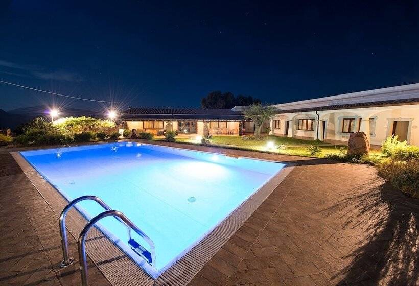 فندق فئة نجمة واحدة Agriturismo Irghitula