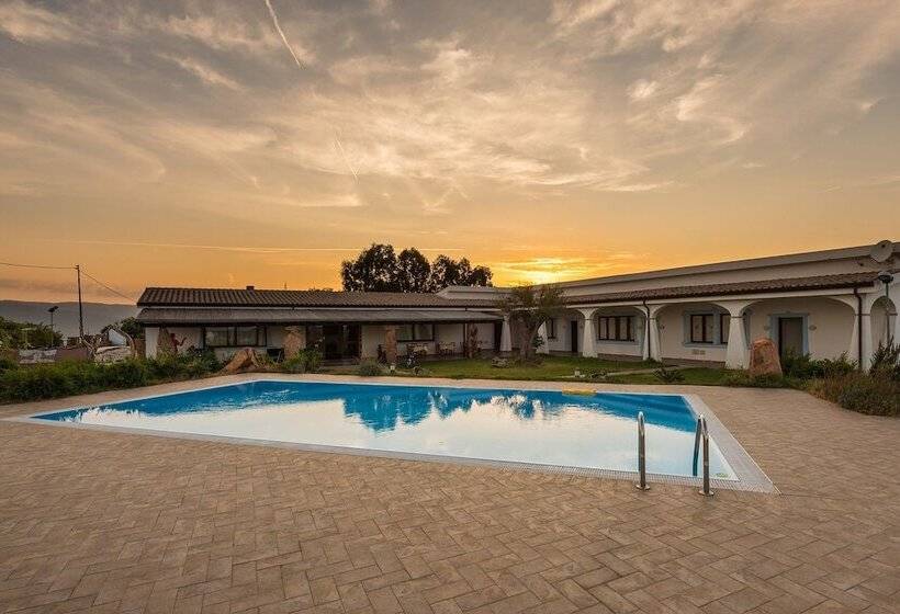 فندق فئة نجمة واحدة Agriturismo Irghitula