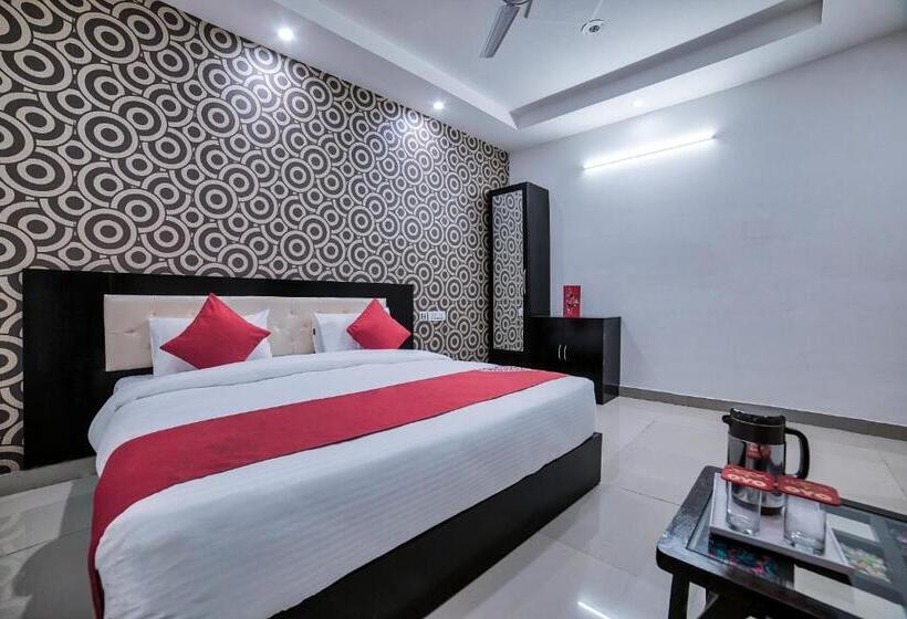 בית מלון כפרי O Crown Residency