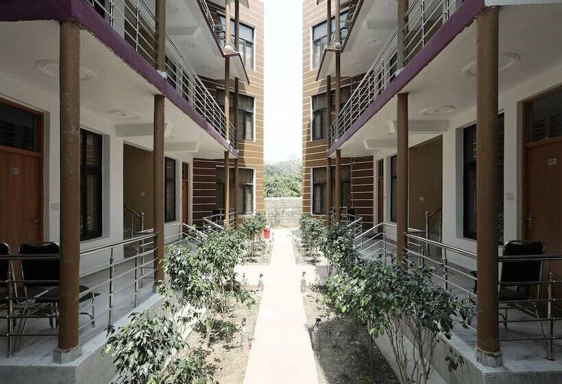 فندق Madhuban Resort