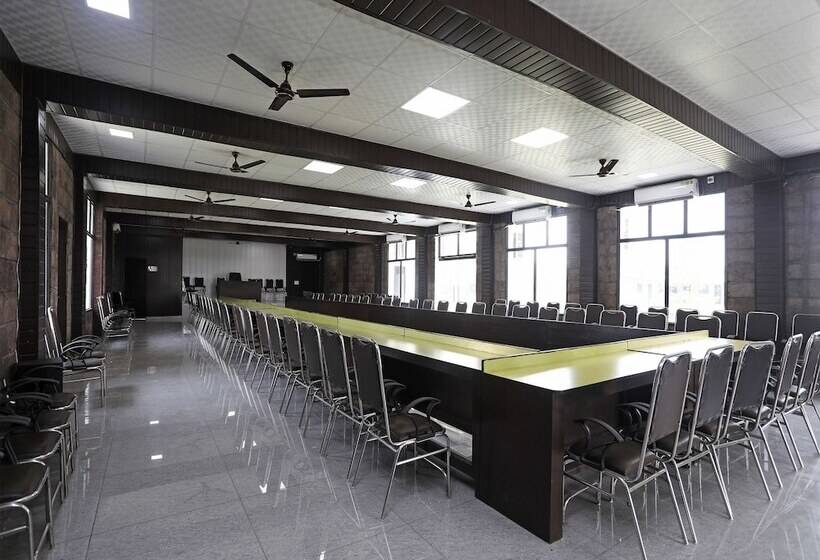 فندق Madhuban Resort