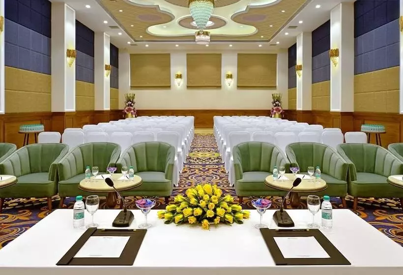 Hotel Radisson Chandigarh Zirakpur