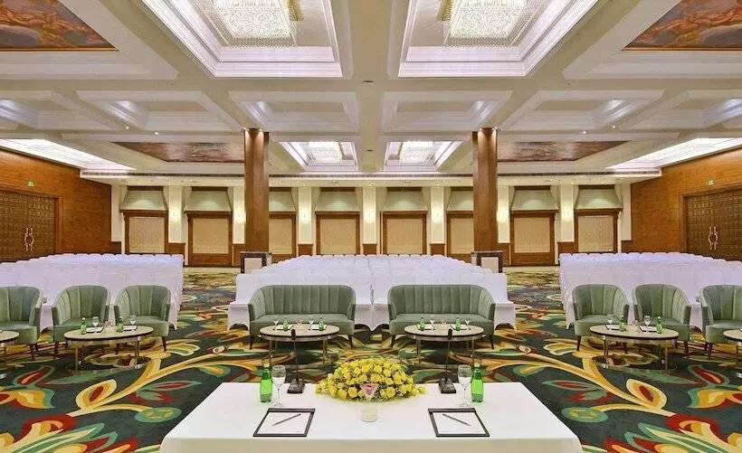 Hotel Radisson Chandigarh Zirakpur