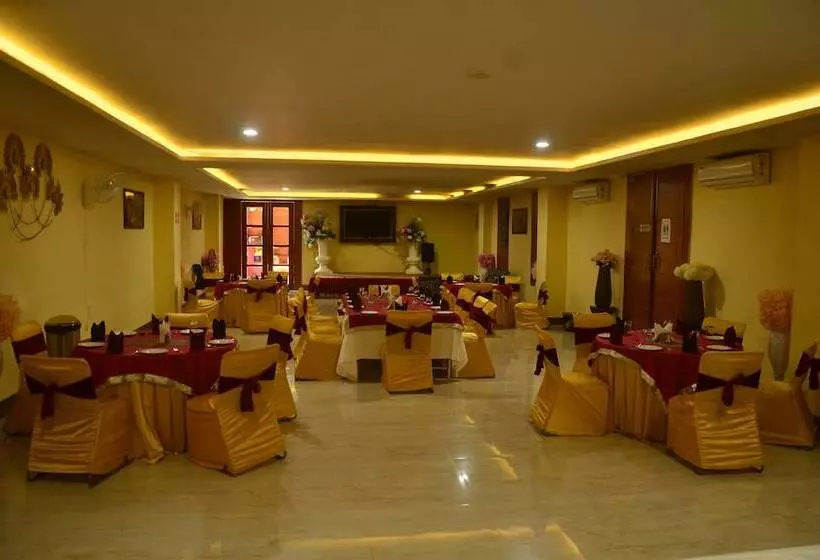 هتل Sterling Banquet And