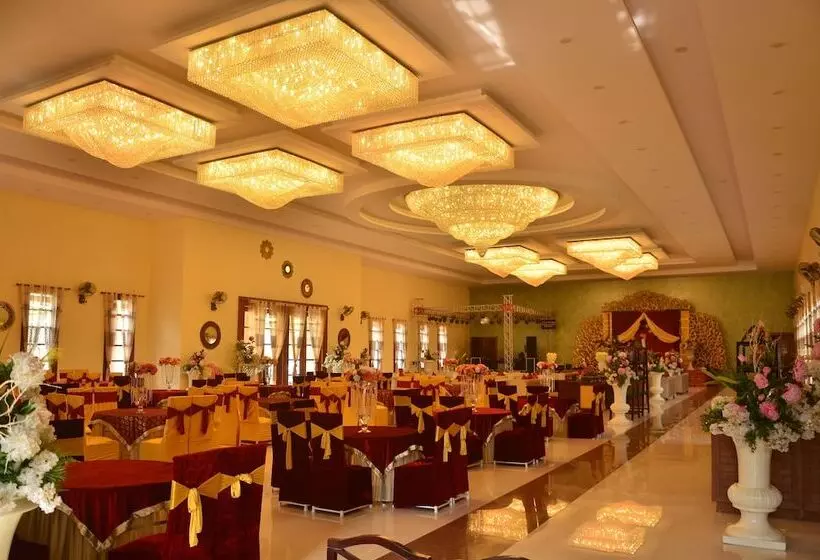هتل Sterling Banquet And