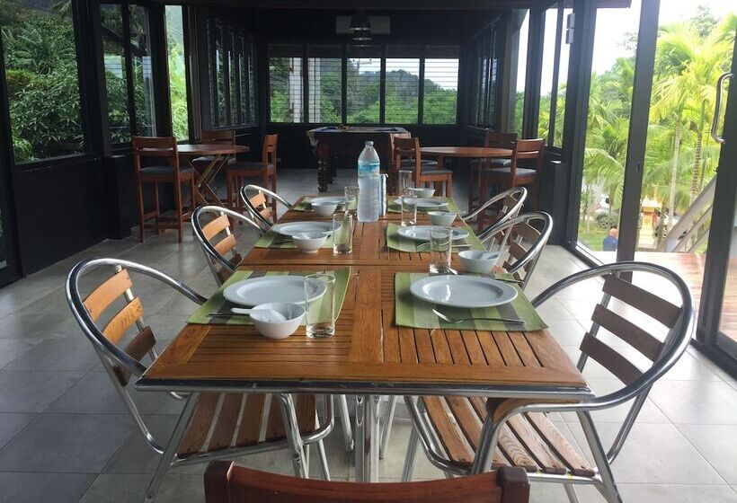 Отель Tha Lane Bay Villa