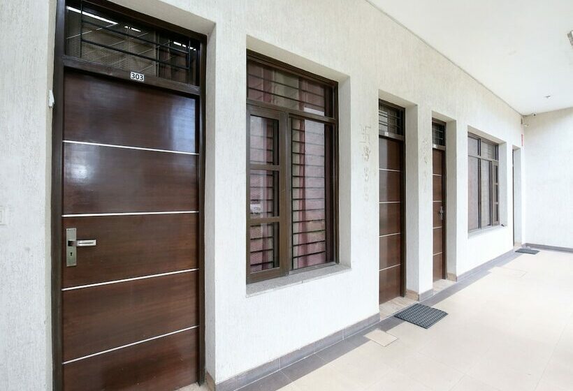 호텔 The Green Park Resort