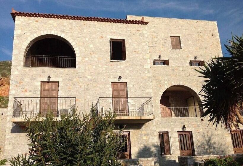 Las Giannakakou Traditional Stone Houses