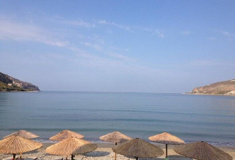 Las Giannakakou Traditional Stone Houses