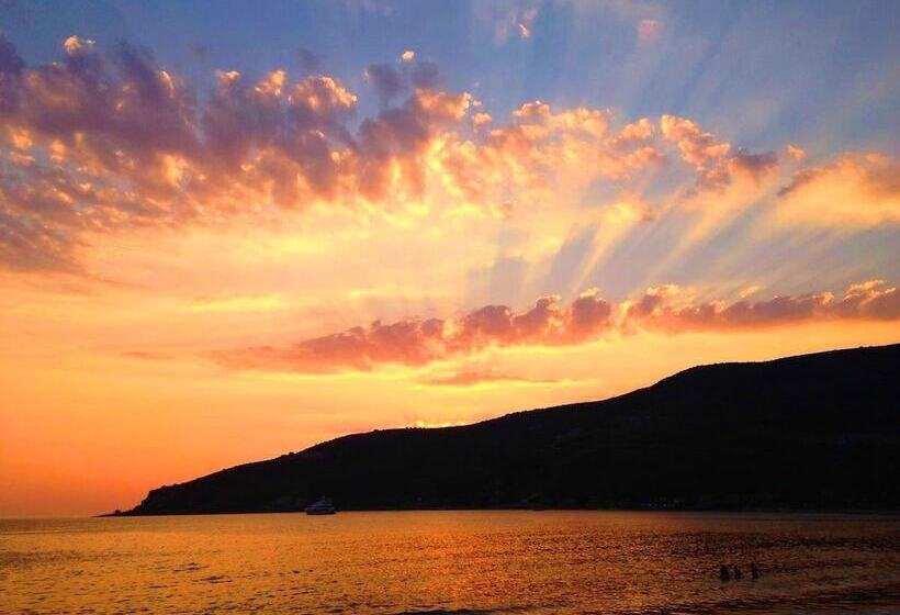 Las Giannakakou Traditional Stone Houses